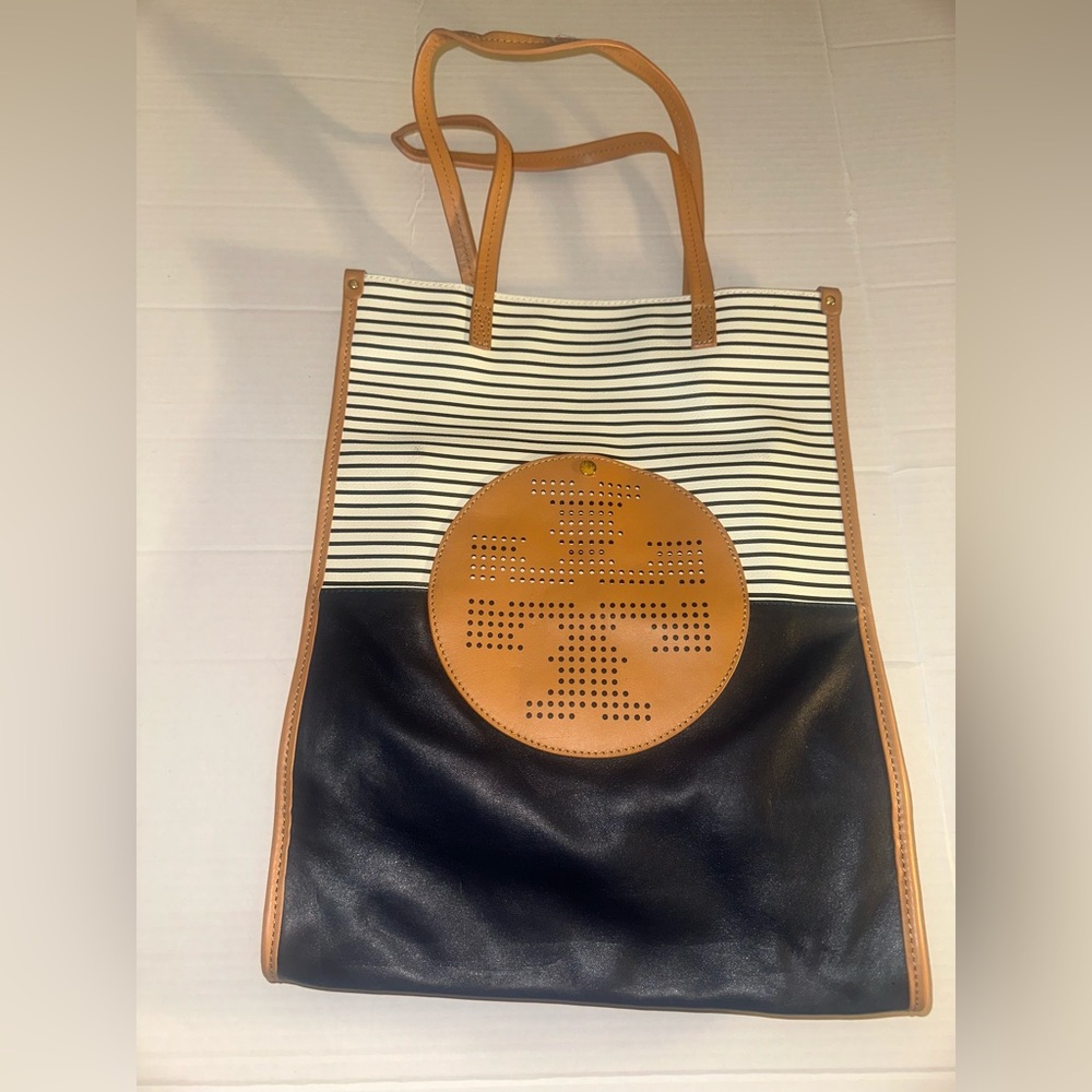 Gorgeous Tory  Burch purse excellent condition used once!